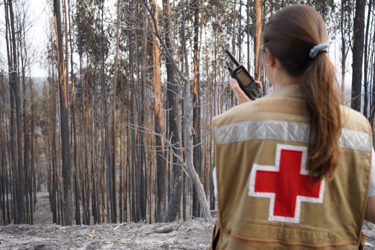 Voluntaria_CVP_nos_incendios